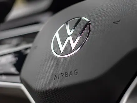 Volkswagen Touareg 2021 года за 42 000 000 тг. в Алматы – фото 12