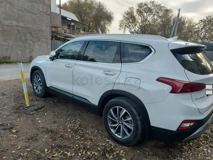 Hyundai Santa Fe 2018 года за 13 000 000 тг. в Алматы – фото 2