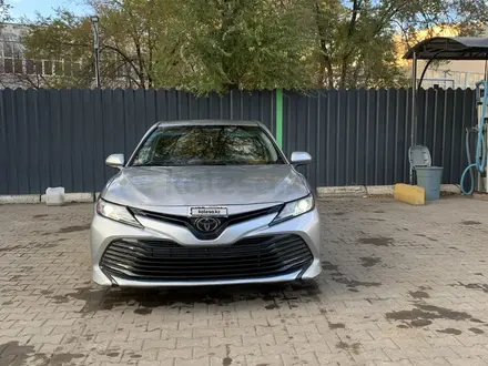 Toyota Camry 2019 года за 10 500 000 тг. в Уральск – фото 4