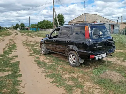 Honda CR-V 1999 года за 3 600 000 тг. в Актобе – фото 4