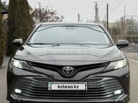 Toyota Camry 2018 года за 10 000 000 тг. в Алматы – фото 4