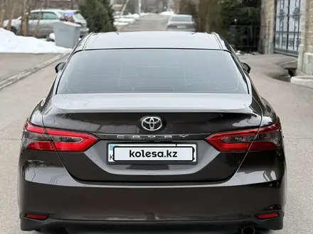 Toyota Camry 2018 года за 10 000 000 тг. в Алматы – фото 14