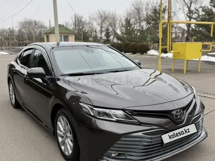 Toyota Camry 2018 года за 10 000 000 тг. в Алматы – фото 18