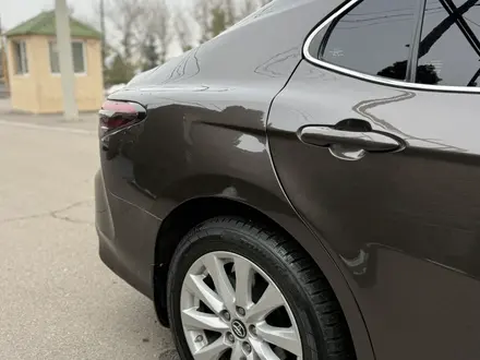 Toyota Camry 2018 года за 10 000 000 тг. в Алматы – фото 26