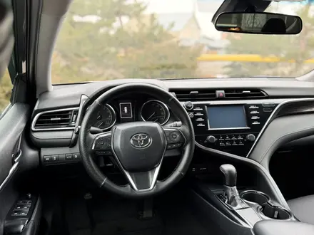 Toyota Camry 2018 года за 10 000 000 тг. в Алматы – фото 29