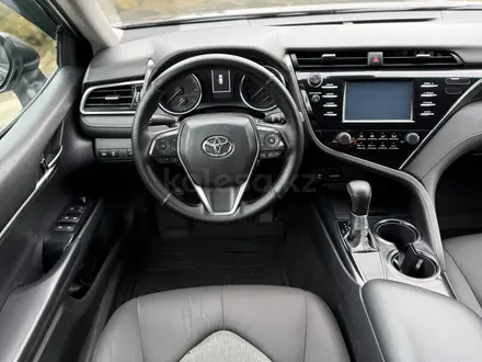 Toyota Camry 2018 года за 10 000 000 тг. в Алматы – фото 30