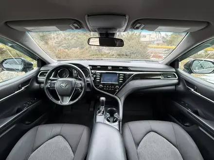 Toyota Camry 2018 года за 10 000 000 тг. в Алматы – фото 36