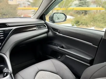 Toyota Camry 2018 года за 10 000 000 тг. в Алматы – фото 37