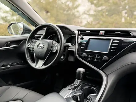 Toyota Camry 2018 года за 10 000 000 тг. в Алматы – фото 40