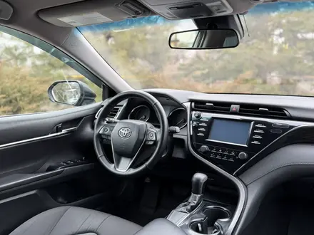 Toyota Camry 2018 года за 10 000 000 тг. в Алматы – фото 42