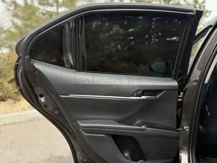 Toyota Camry 2018 года за 10 000 000 тг. в Алматы – фото 43