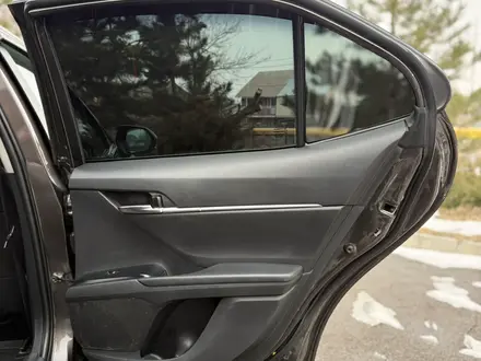 Toyota Camry 2018 года за 10 000 000 тг. в Алматы – фото 46