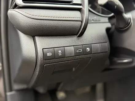 Toyota Camry 2018 года за 10 000 000 тг. в Алматы – фото 52