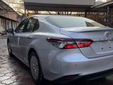 Toyota Camry 2022 года за 17 500 000 тг. в Алматы – фото 2