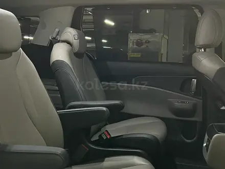 Kia Carnival 2023 года за 25 500 000 тг. в Алматы – фото 21