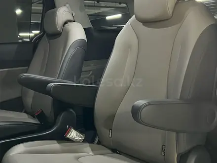 Kia Carnival 2023 года за 25 500 000 тг. в Алматы – фото 27