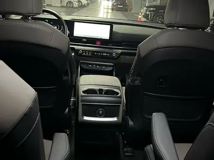 Kia Carnival 2023 года за 25 500 000 тг. в Алматы – фото 32