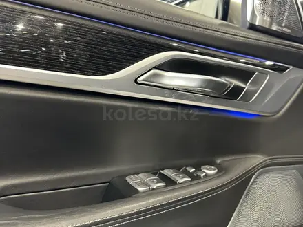 BMW M760 2017 года за 35 000 000 тг. в Алматы – фото 30