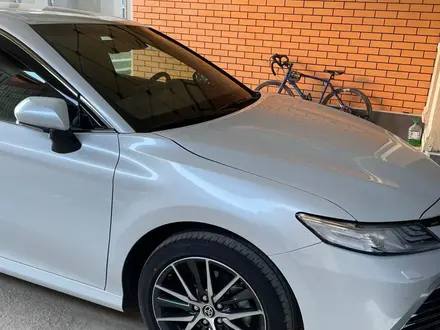 Toyota Camry 2023 года за 20 500 000 тг. в Алматы