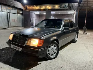 Mercedes-Benz E 230