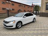 Volkswagen Passat 2014 года за 8 000 000 тг. в Актобе