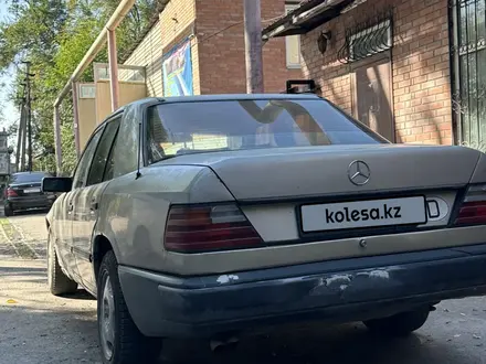 Mercedes-Benz E 260 1988 года за 900 000 тг. в Алматы – фото 5