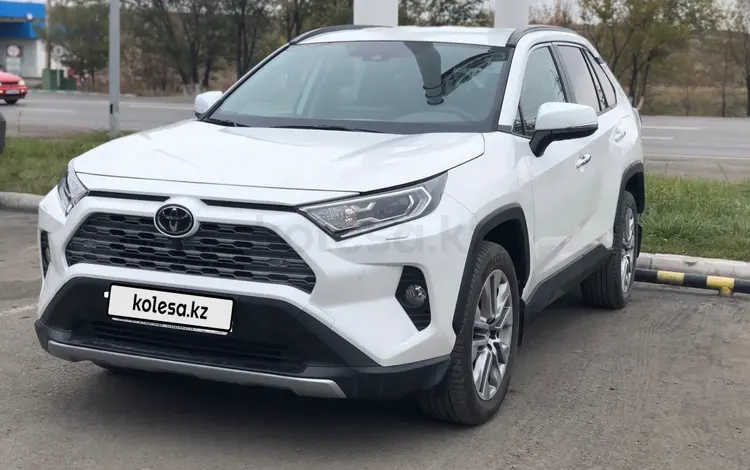 Toyota RAV4 2020 года за 15 900 000 тг. в Караганда