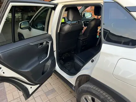 Toyota RAV4 2020 года за 15 900 000 тг. в Караганда – фото 17