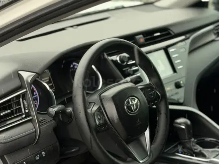 Toyota Camry 2019 года за 10 300 000 тг. в Алматы – фото 14