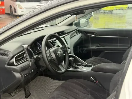 Toyota Camry 2019 года за 10 300 000 тг. в Алматы – фото 16