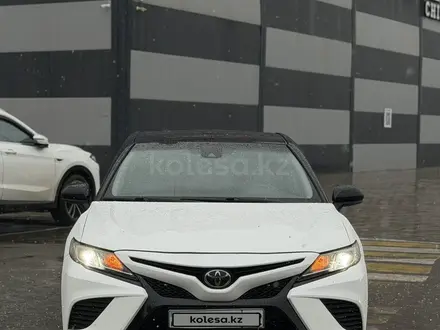 Toyota Camry 2019 года за 10 300 000 тг. в Алматы