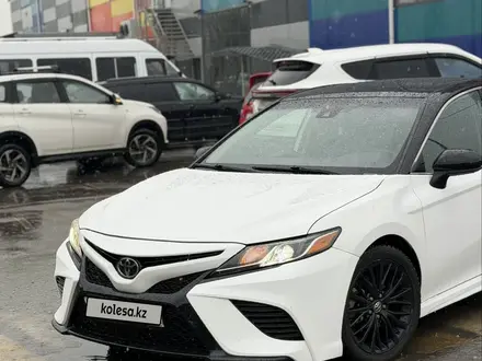 Toyota Camry 2019 года за 10 300 000 тг. в Алматы – фото 4