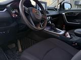 Toyota RAV4 2019 года за 10 700 000 тг. в Уральск – фото 4
