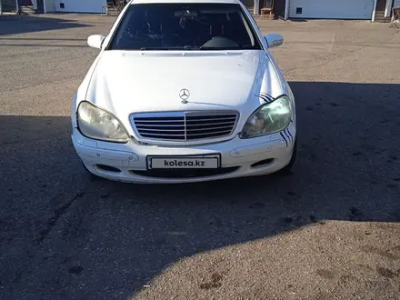 Mercedes-Benz S 320 2001 года за 1 550 000 тг. в Караганда – фото 3