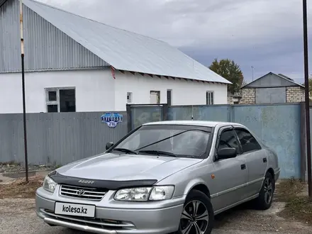 Toyota Camry 2001 года за 3 200 000 тг. в Уральск – фото 2
