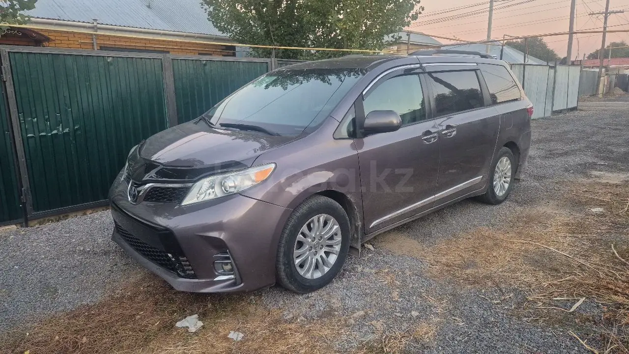 Toyota Sienna, 2015