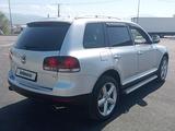 Volkswagen Touareg 2008 года за 7 500 000 тг. в Алматы – фото 3