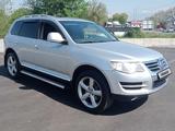 Volkswagen Touareg 2008 года за 7 500 000 тг. в Алматы – фото 4