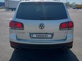 Volkswagen Touareg 2008 года за 7 500 000 тг. в Алматы – фото 5
