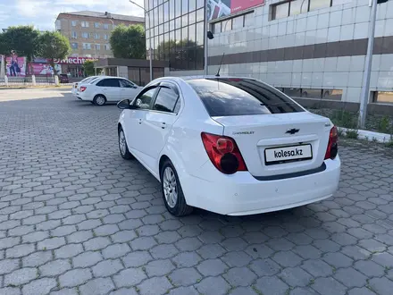 Chevrolet Aveo 2013 года за 3 800 000 тг. в Караганда – фото 3