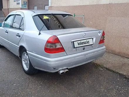 Mercedes-Benz C 220 1995 года за 1 650 000 тг. в Астана – фото 2