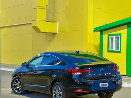 Hyundai Elantra 2019 года за 8 500 000 тг. в Уральск – фото 2