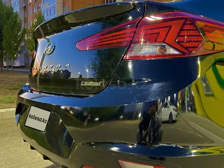 Hyundai Elantra 2019 года за 8 500 000 тг. в Уральск – фото 3