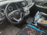 Toyota Sienna 2015 годаfor14 000 000 тг. в Атырау – фото 4