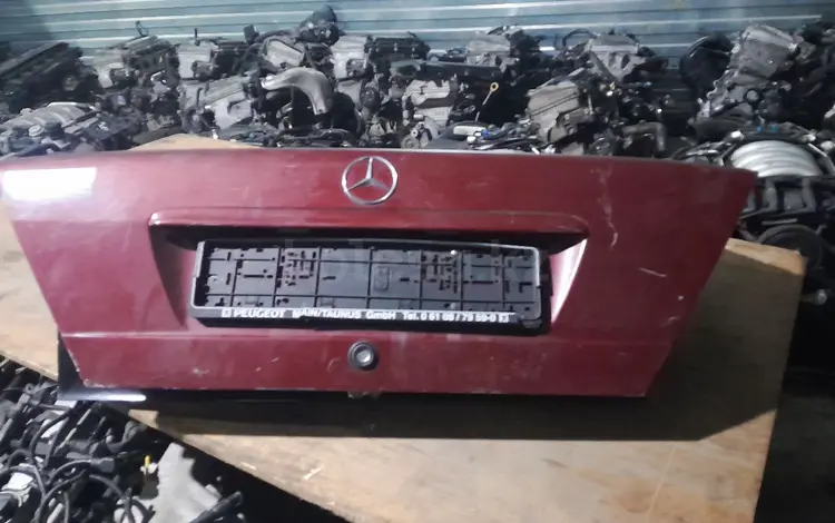 Крышка багажник Мерседес Бенц за 35 000 тг. в Астана