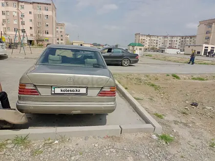 Mercedes-Benz E 300 1988 года за 1 000 000 тг. в Алматы