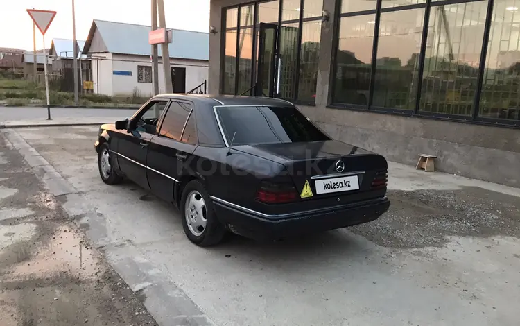 Mercedes-Benz E 220 1995 года за 2 300 000 тг. в Шымкент