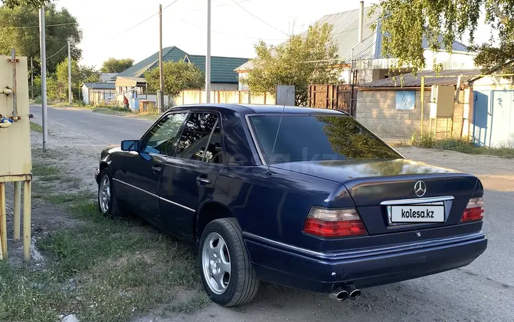 Mercedes-Benz E 220 1995 года за 1 450 000 тг. в Талдыкорган