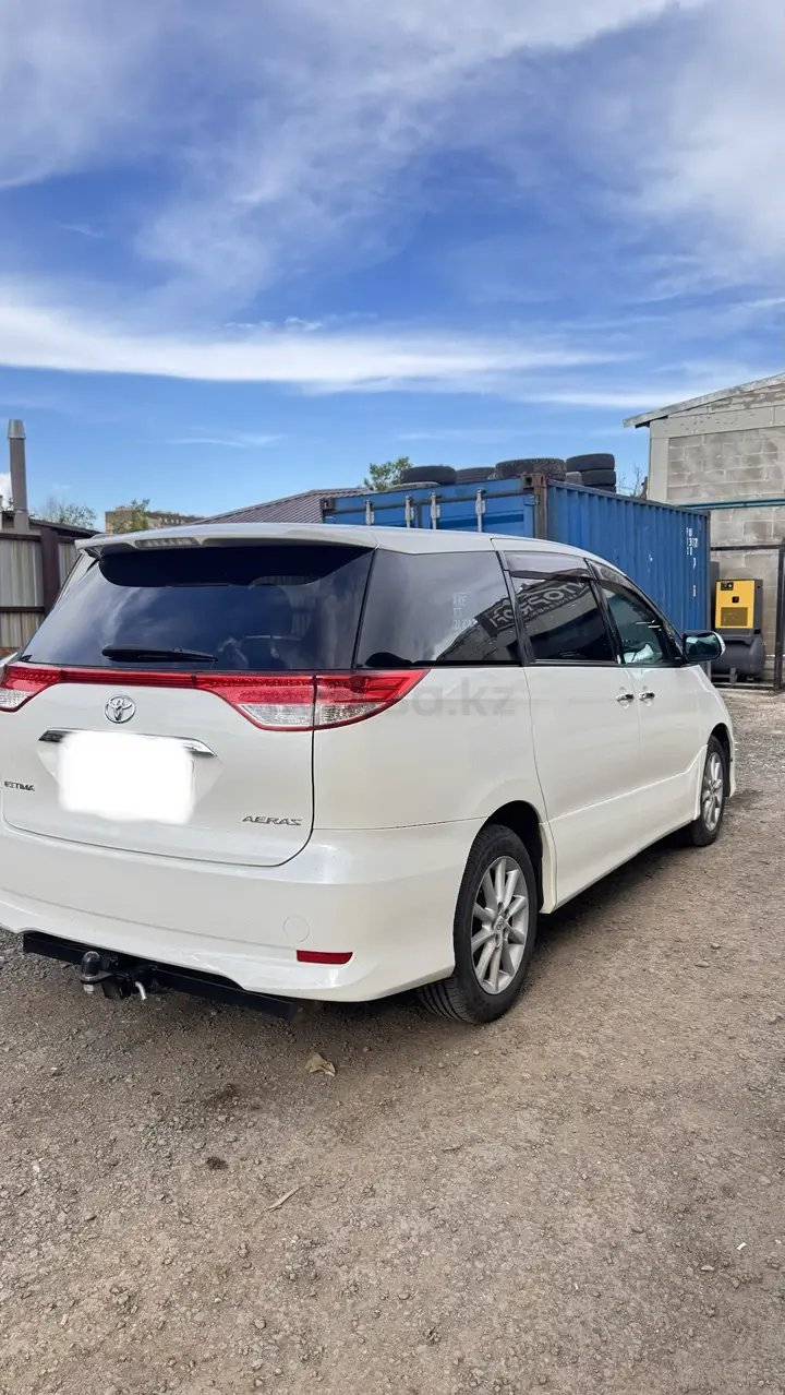 Toyota Estima, 2011