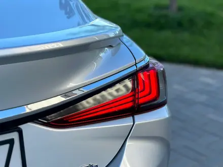 Lexus ES 300h 2018 года за 19 700 000 тг. в Шымкент – фото 6